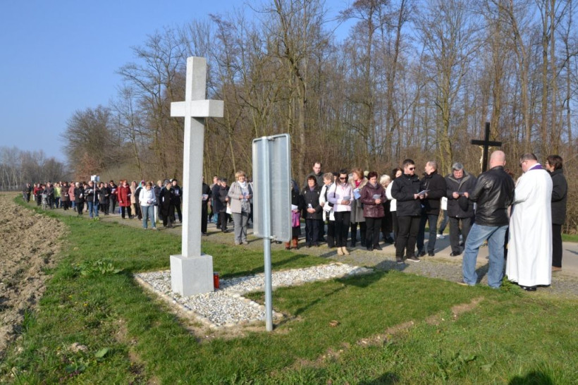 Hotiza - križev pot
