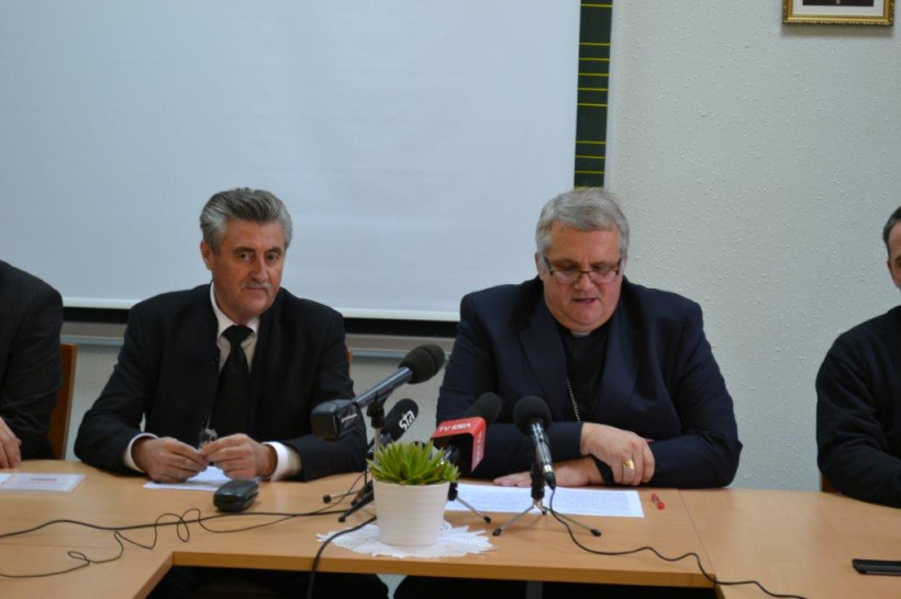 Novinarska konferenca - izjava škofa