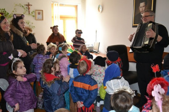 Otroci pri škofu