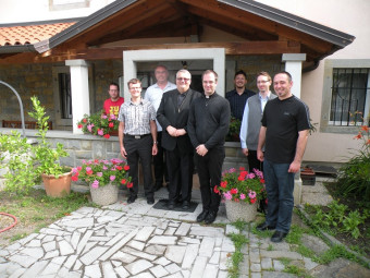 Srečanje mlajših duhovnikov s škofom