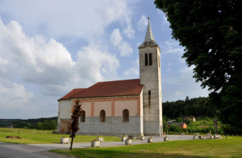 Srečanje župnijskih gospodinj, njihovih pomočnic in pomočnikov