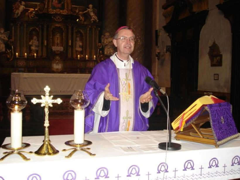 Monošter - Murskosoboški škof msgr. dr. Marjan Turnšek je daroval sveto mašo za Slovence v Porabju